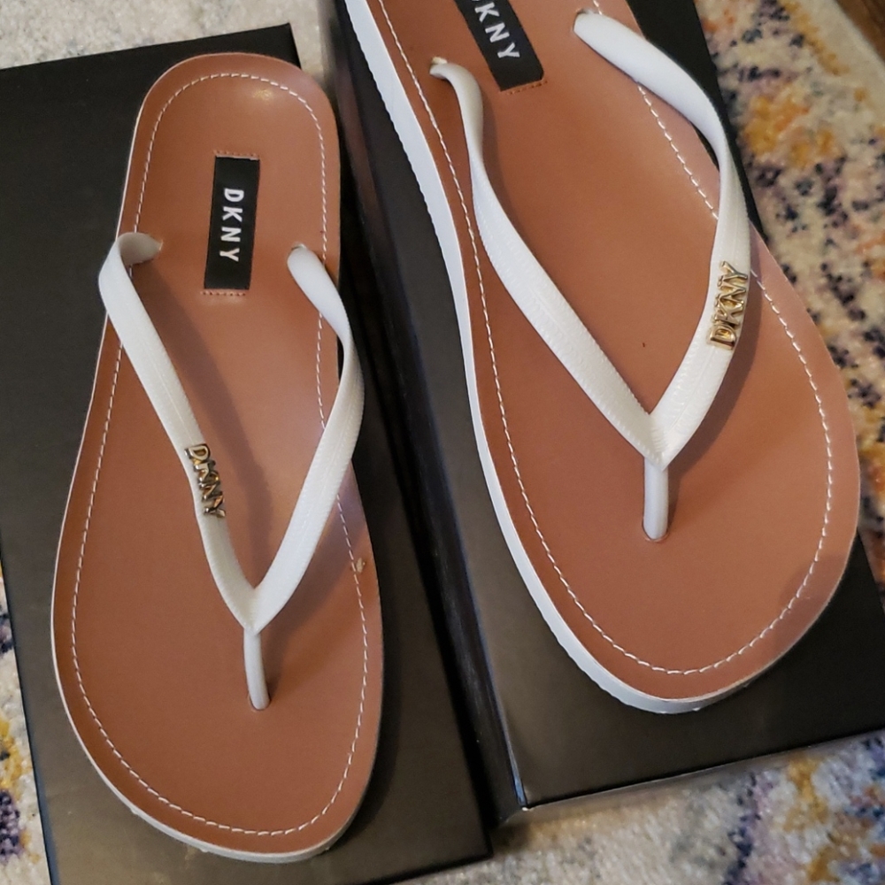 dkny flip flops